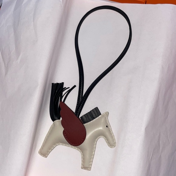 Hermes Pegasus - Picture 1 of 2